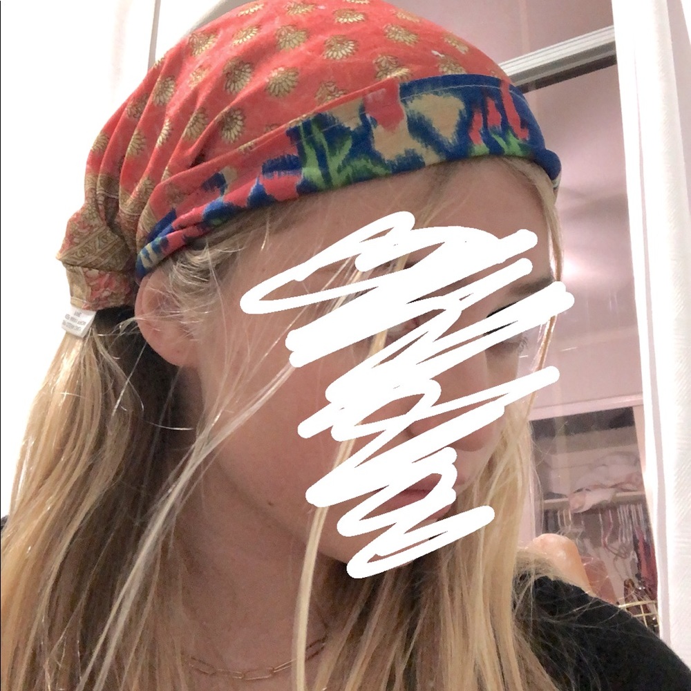 It is a flip-able head band so you can wear it on any side and it is 100% poly